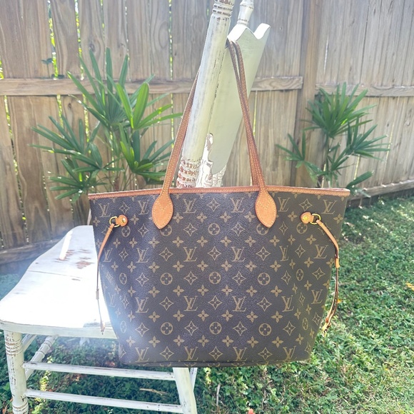 LOUIS VUITTON Neverfull MM Monogram Canvas Tote - Picture 1 of 15